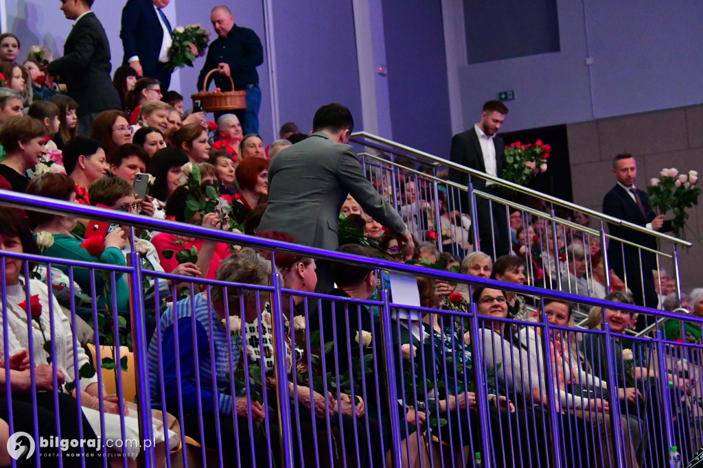 Ponad tysiąc kobiet w biłgorajskiej „Budowlance”. Tak świętował Powiat