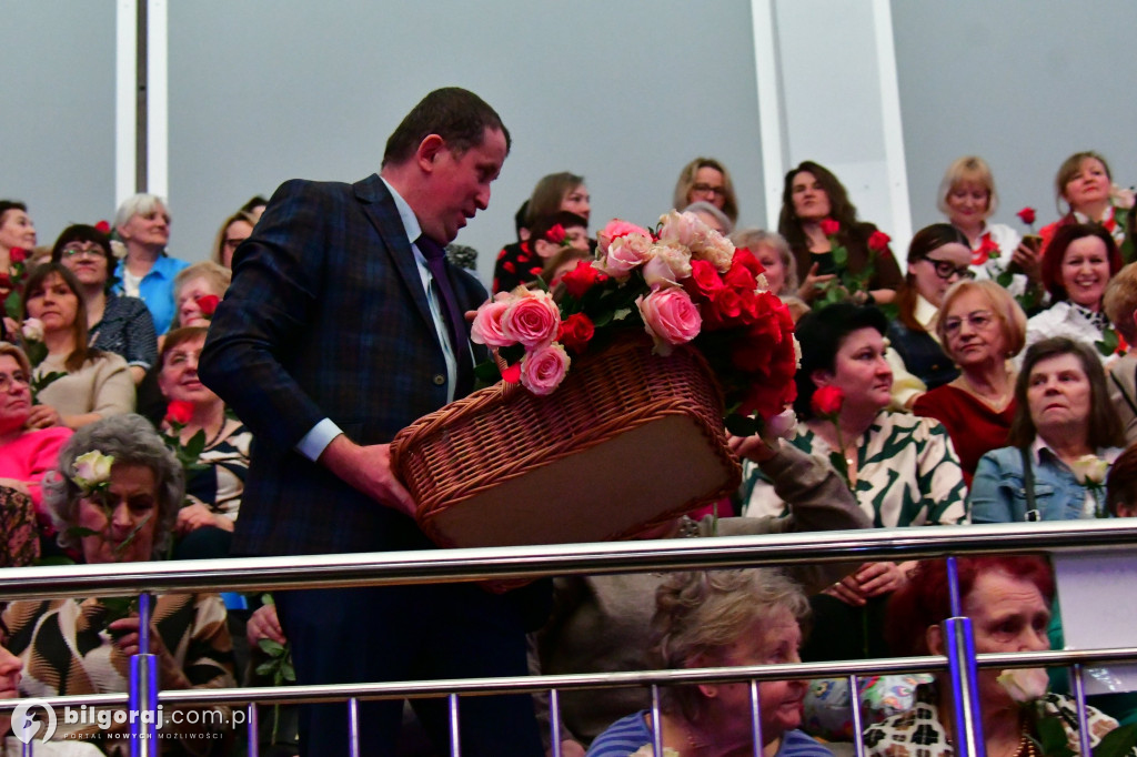 Ponad tysiąc kobiet w biłgorajskiej „Budowlance”. Tak świętował Powiat