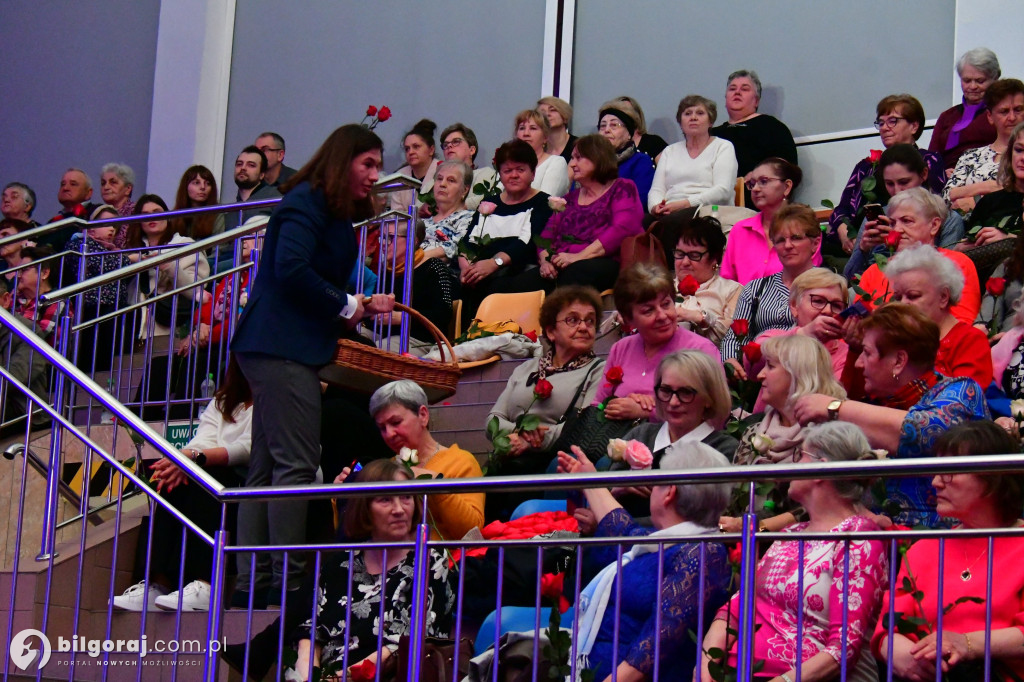 Ponad tysiąc kobiet w biłgorajskiej „Budowlance”. Tak świętował Powiat