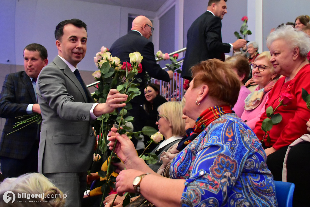 Ponad tysiąc kobiet w biłgorajskiej „Budowlance”. Tak świętował Powiat