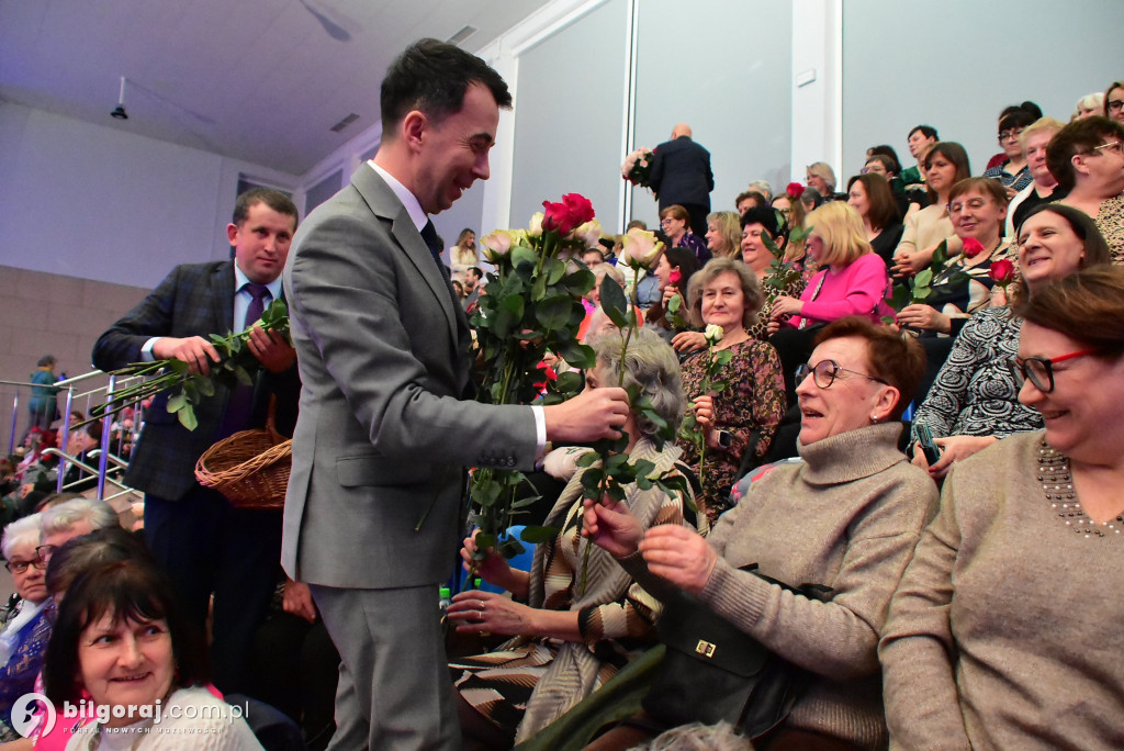 Ponad tysiąc kobiet w biłgorajskiej „Budowlance”. Tak świętował Powiat