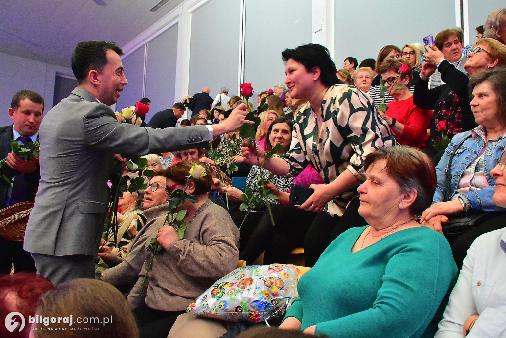 Ponad tysiąc kobiet w biłgorajskiej „Budowlance”. Tak świętował Powiat