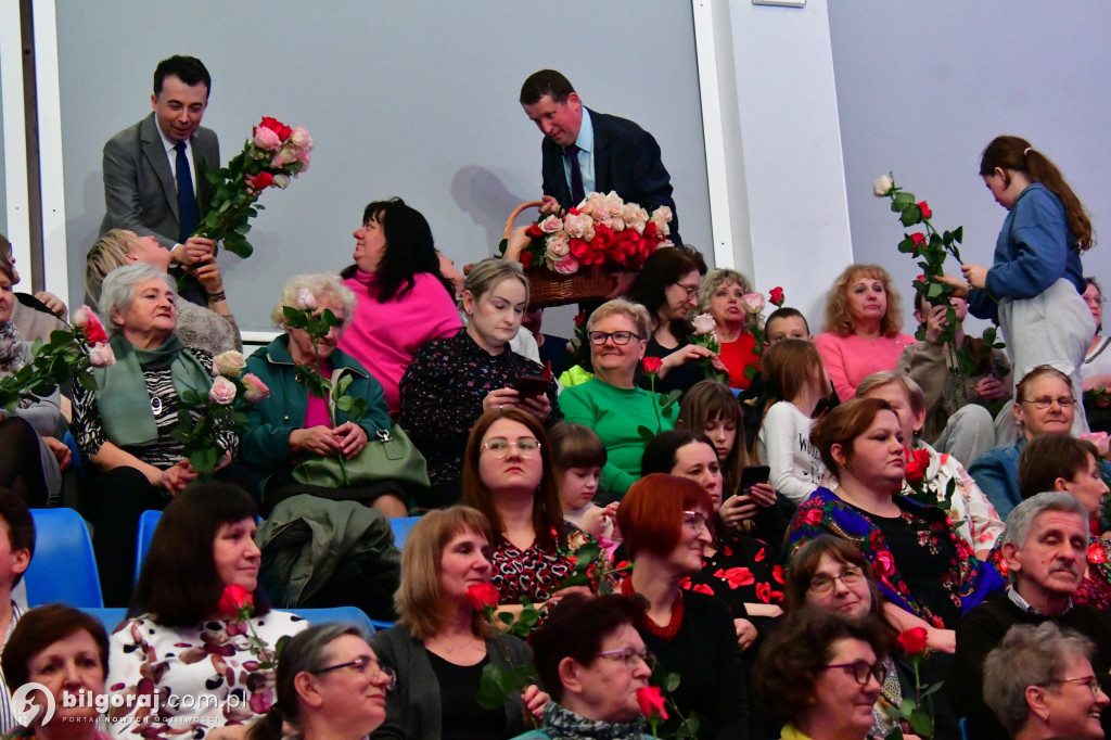 Ponad tysiąc kobiet w biłgorajskiej „Budowlance”. Tak świętował Powiat