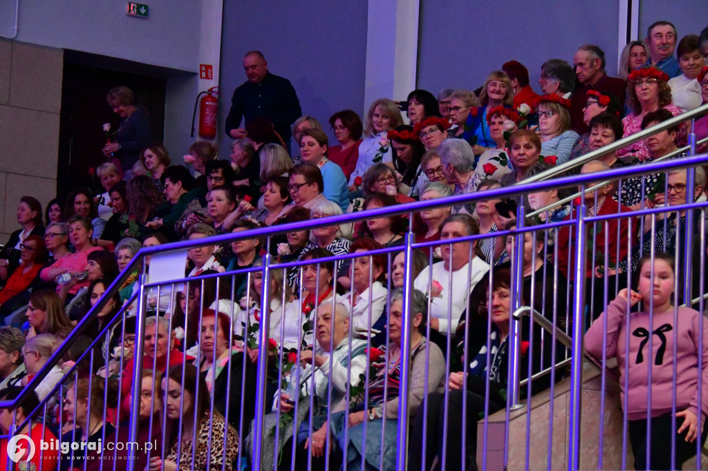 Ponad tysiąc kobiet w biłgorajskiej „Budowlance”. Tak świętował Powiat