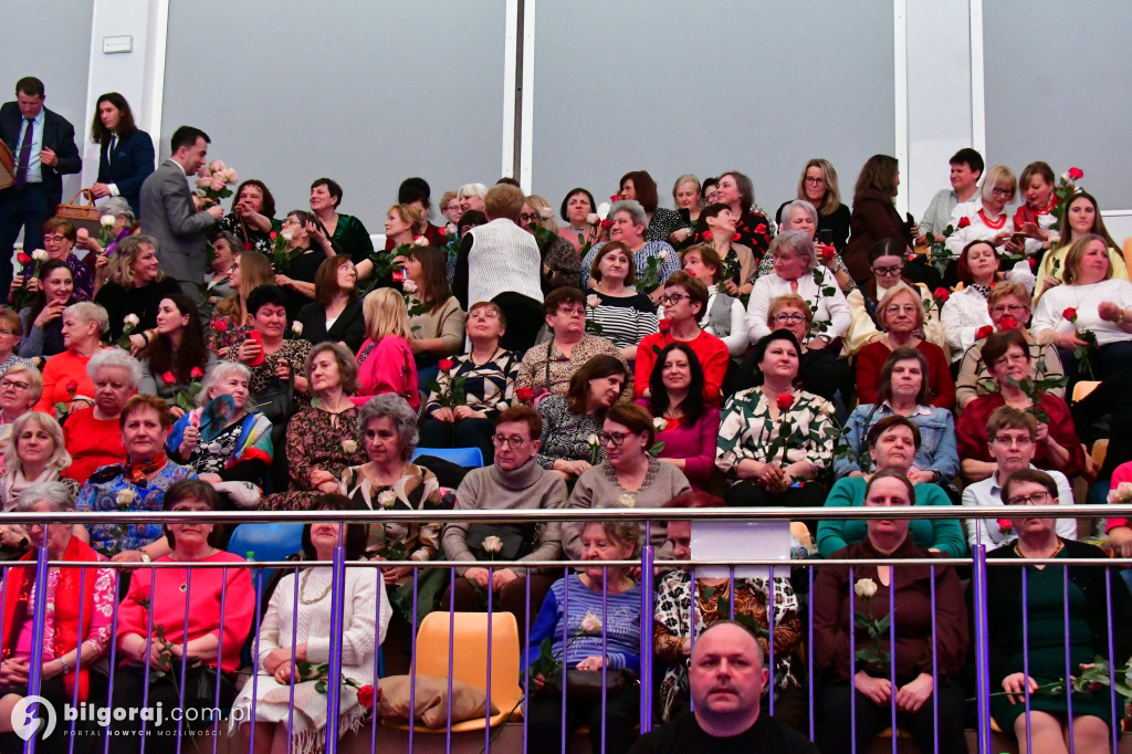 Ponad tysiąc kobiet w biłgorajskiej „Budowlance”. Tak świętował Powiat