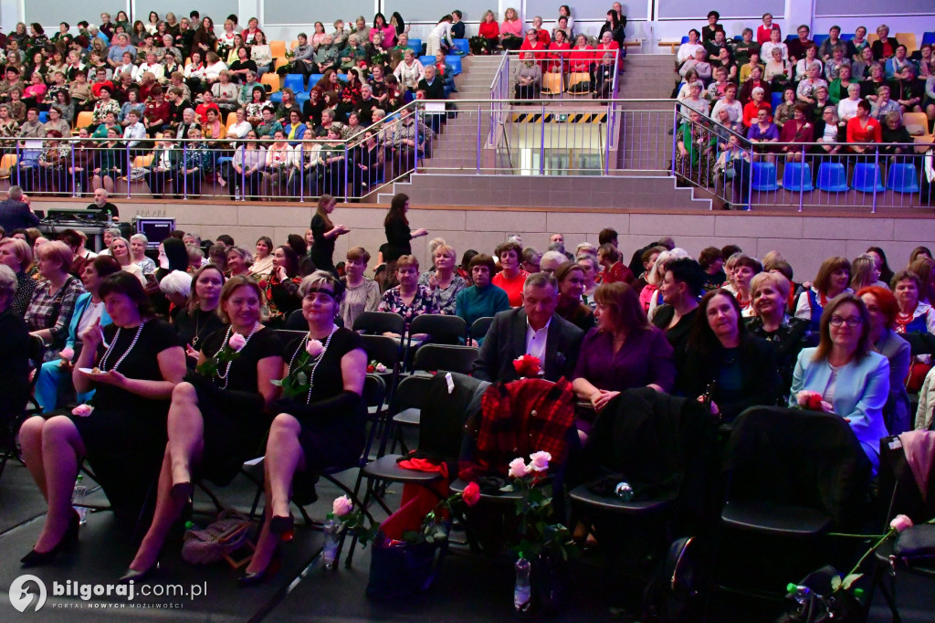 Ponad tysiąc kobiet w biłgorajskiej „Budowlance”. Tak świętował Powiat