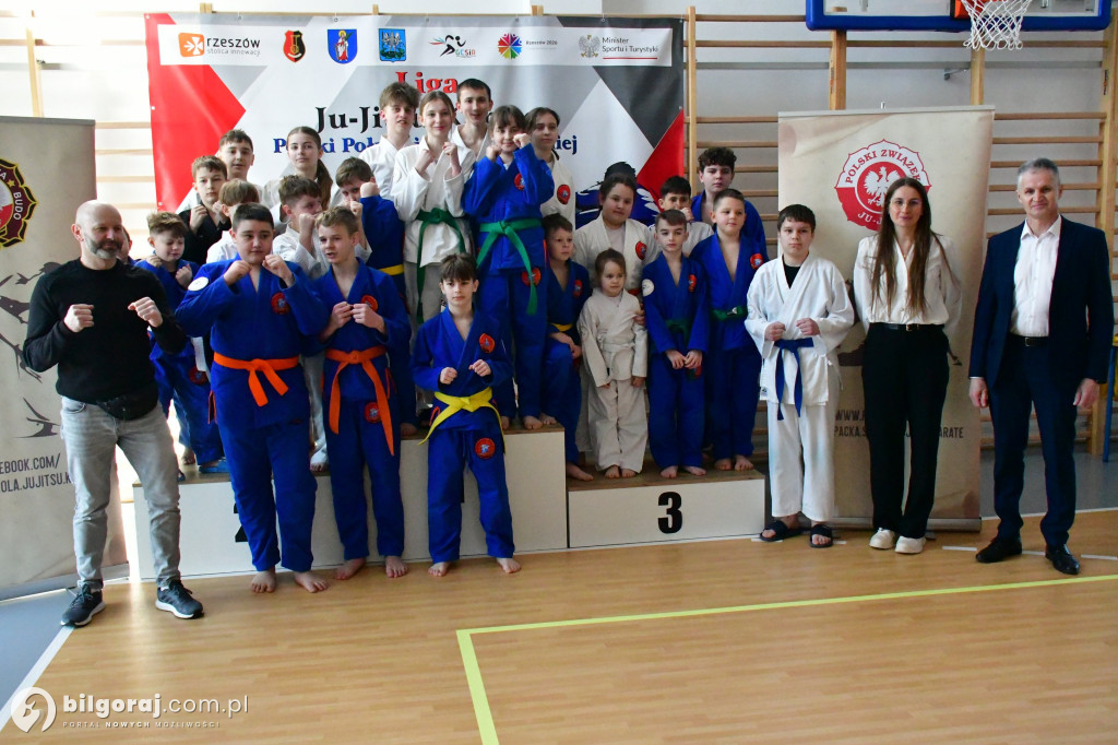 Młodzi wojownicy na macie w Potoku Górnym. Relacja z Ligi Ju-Jitsu Karate