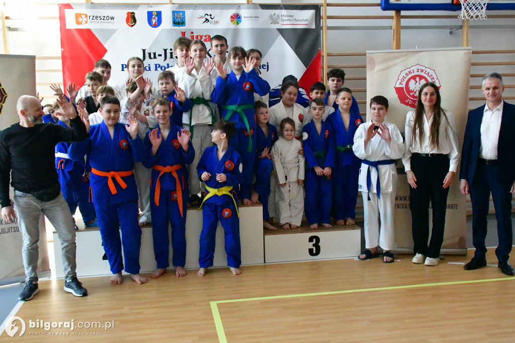 Młodzi wojownicy na macie w Potoku Górnym. Relacja z Ligi Ju-Jitsu Karate