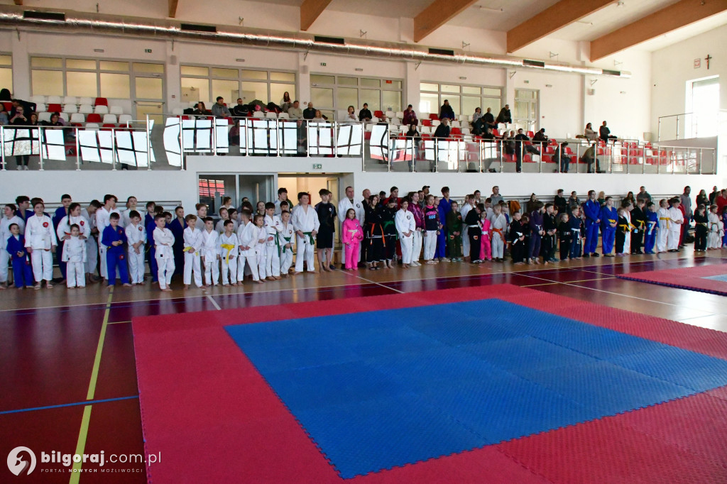 Młodzi wojownicy na macie w Potoku Górnym. Relacja z Ligi Ju-Jitsu Karate