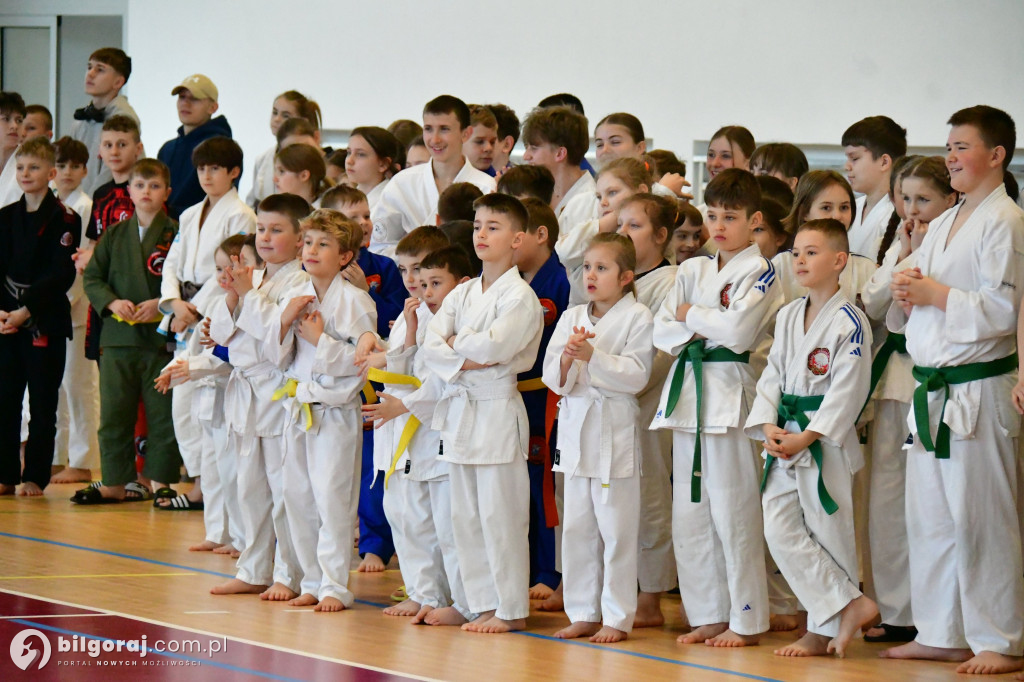 Młodzi wojownicy na macie w Potoku Górnym. Relacja z Ligi Ju-Jitsu Karate