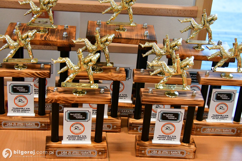 Młodzi wojownicy na macie w Potoku Górnym. Relacja z Ligi Ju-Jitsu Karate