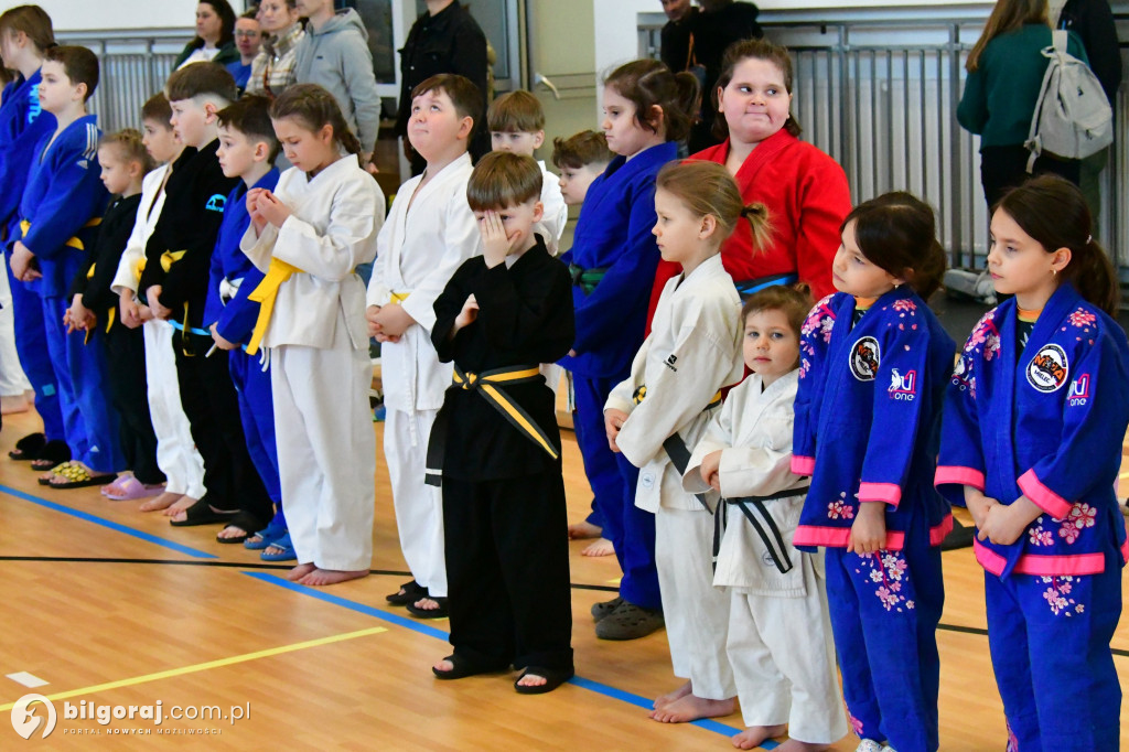 Młodzi wojownicy na macie w Potoku Górnym. Relacja z Ligi Ju-Jitsu Karate