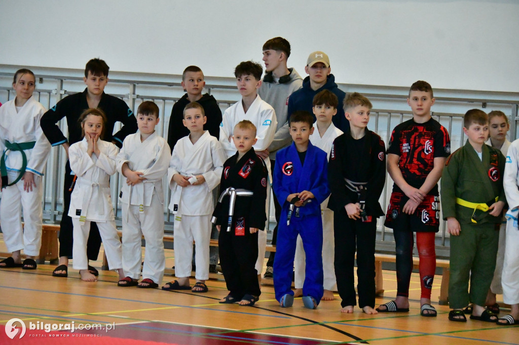 Młodzi wojownicy na macie w Potoku Górnym. Relacja z Ligi Ju-Jitsu Karate