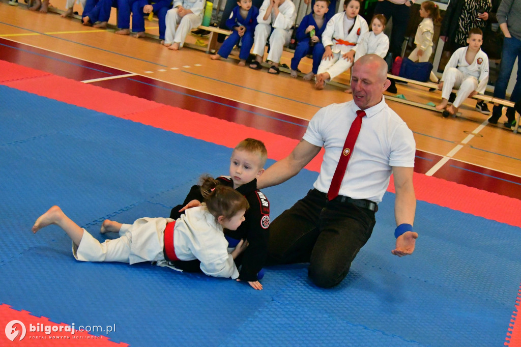 Młodzi wojownicy na macie w Potoku Górnym. Relacja z Ligi Ju-Jitsu Karate