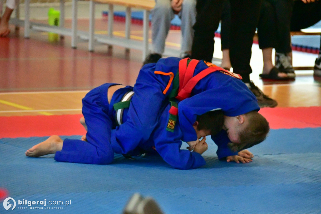 Młodzi wojownicy na macie w Potoku Górnym. Relacja z Ligi Ju-Jitsu Karate