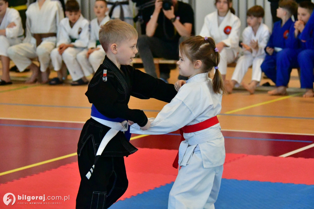 Młodzi wojownicy na macie w Potoku Górnym. Relacja z Ligi Ju-Jitsu Karate