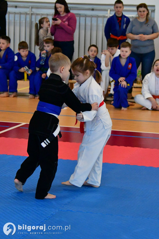 Młodzi wojownicy na macie w Potoku Górnym. Relacja z Ligi Ju-Jitsu Karate
