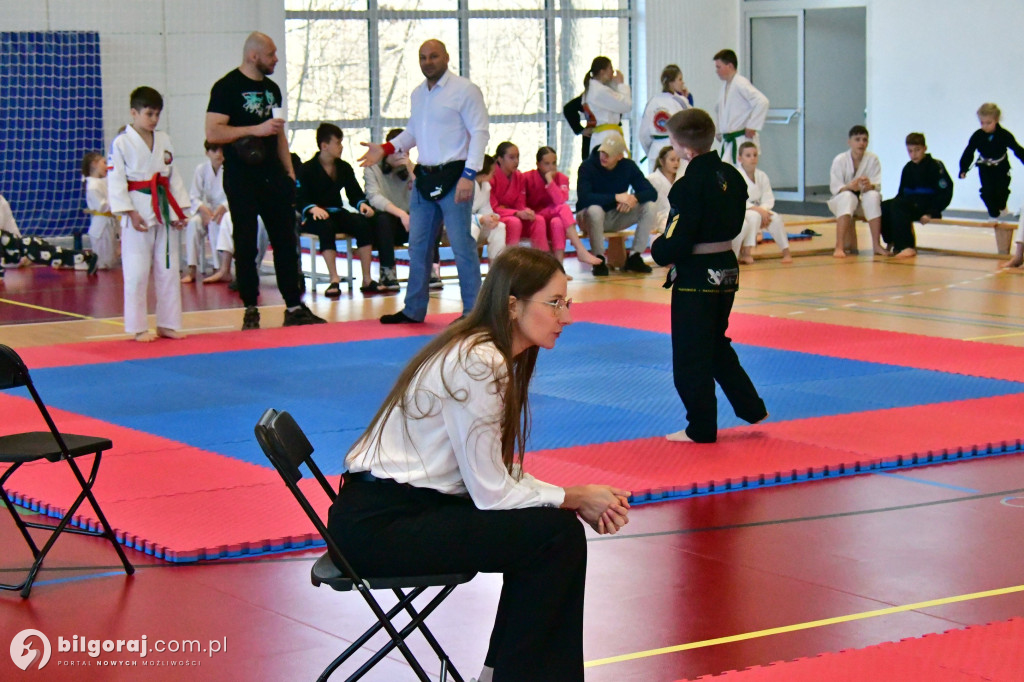 Młodzi wojownicy na macie w Potoku Górnym. Relacja z Ligi Ju-Jitsu Karate