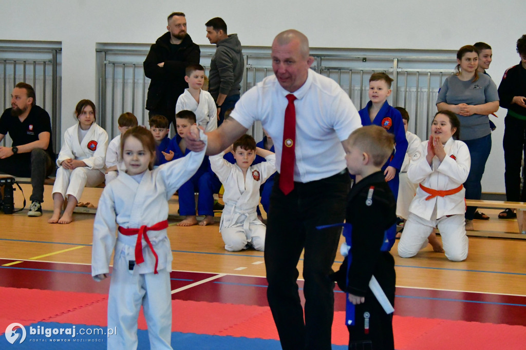 Młodzi wojownicy na macie w Potoku Górnym. Relacja z Ligi Ju-Jitsu Karate