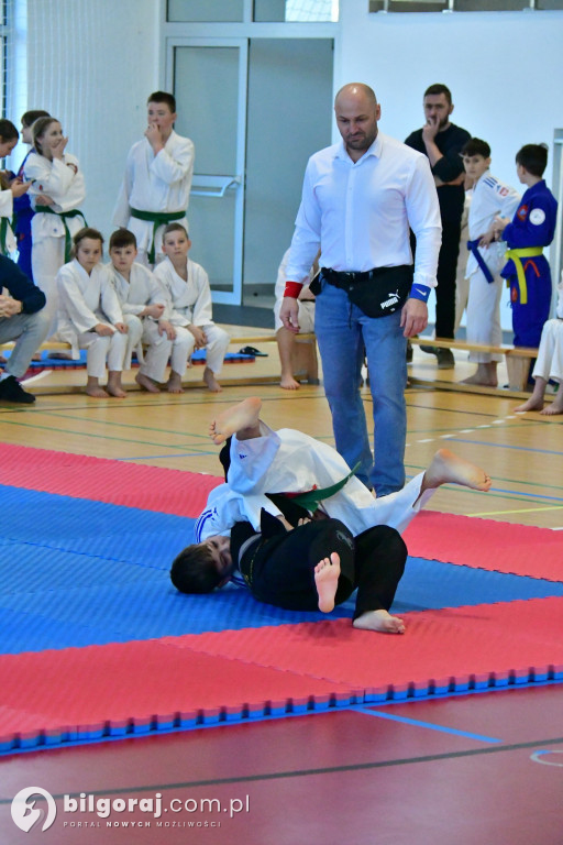 Młodzi wojownicy na macie w Potoku Górnym. Relacja z Ligi Ju-Jitsu Karate