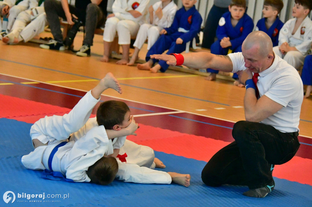 Młodzi wojownicy na macie w Potoku Górnym. Relacja z Ligi Ju-Jitsu Karate
