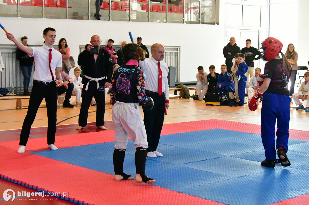 Młodzi wojownicy na macie w Potoku Górnym. Relacja z Ligi Ju-Jitsu Karate