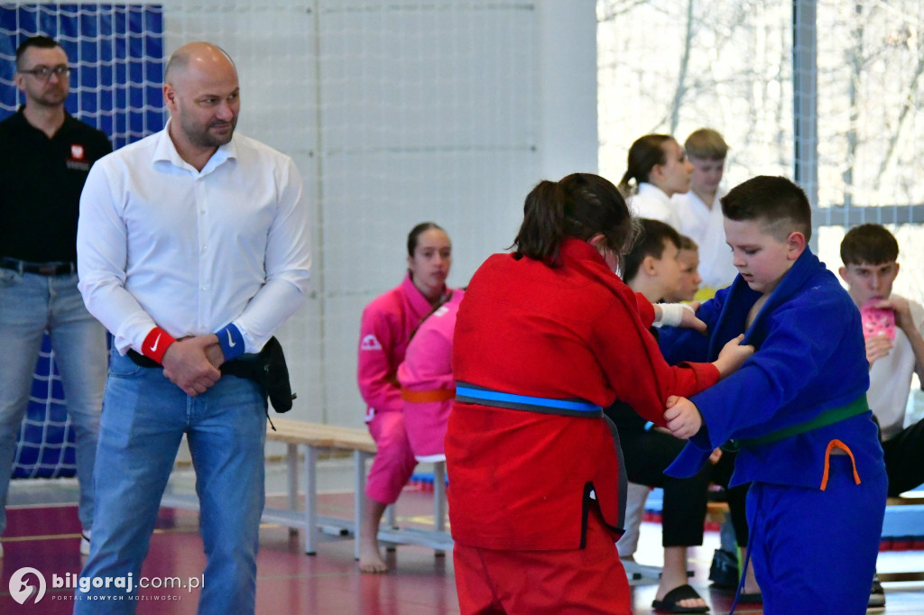 Młodzi wojownicy na macie w Potoku Górnym. Relacja z Ligi Ju-Jitsu Karate