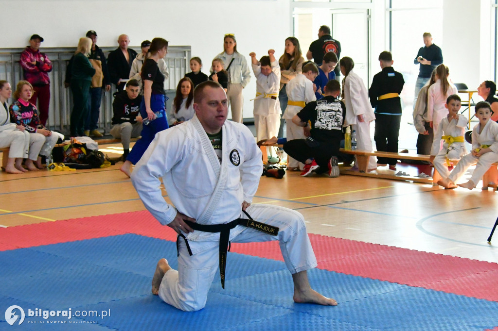 Młodzi wojownicy na macie w Potoku Górnym. Relacja z Ligi Ju-Jitsu Karate