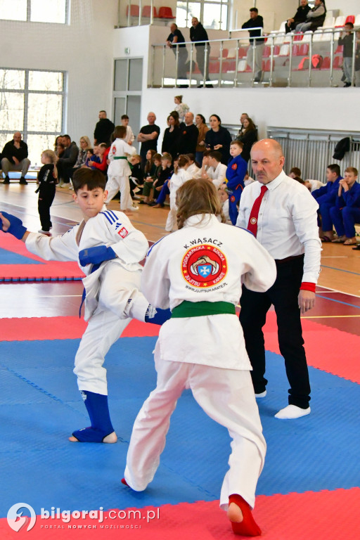 Młodzi wojownicy na macie w Potoku Górnym. Relacja z Ligi Ju-Jitsu Karate