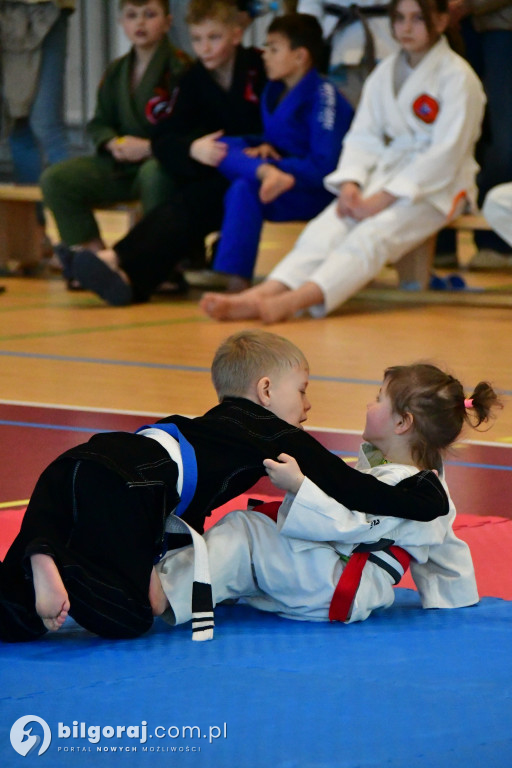 Młodzi wojownicy na macie w Potoku Górnym. Relacja z Ligi Ju-Jitsu Karate
