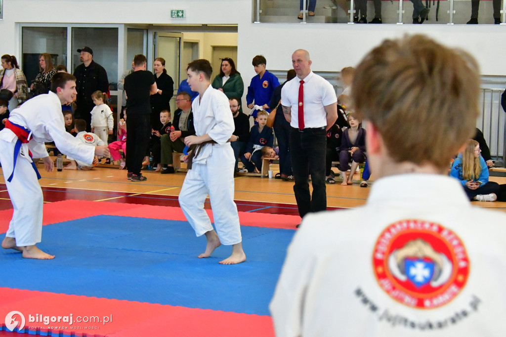 Młodzi wojownicy na macie w Potoku Górnym. Relacja z Ligi Ju-Jitsu Karate