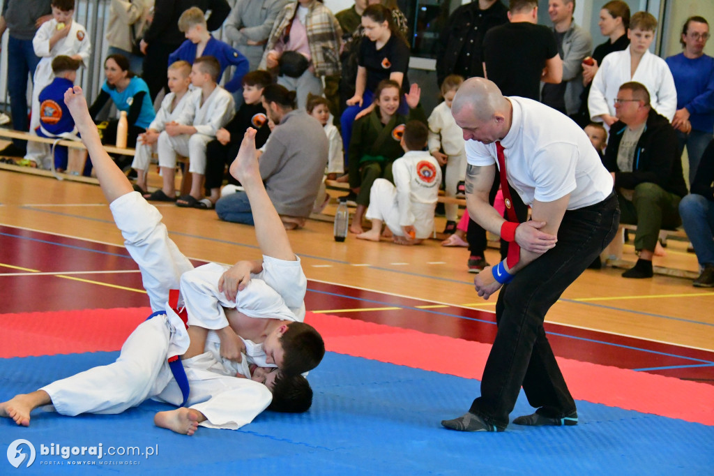Młodzi wojownicy na macie w Potoku Górnym. Relacja z Ligi Ju-Jitsu Karate
