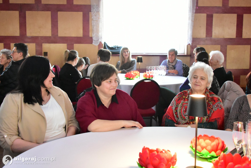Teatr, kwiaty i wielkie serca. Gminny Dzień Kobiet w Tereszpolu