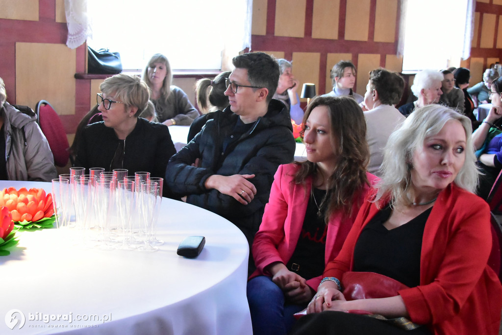 Teatr, kwiaty i wielkie serca. Gminny Dzień Kobiet w Tereszpolu