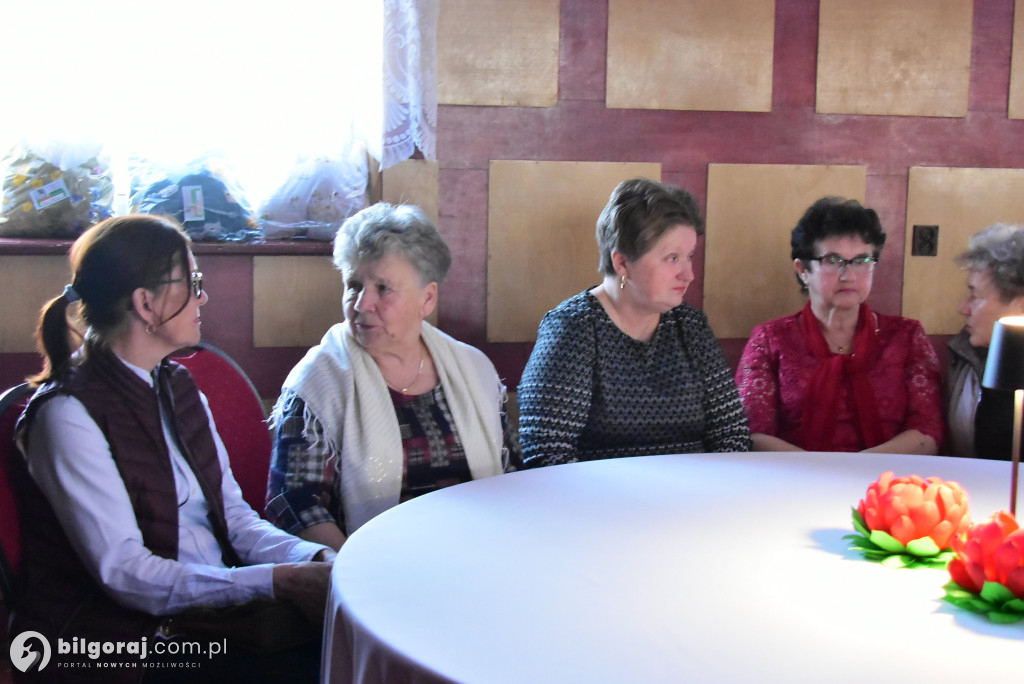 Teatr, kwiaty i wielkie serca. Gminny Dzień Kobiet w Tereszpolu