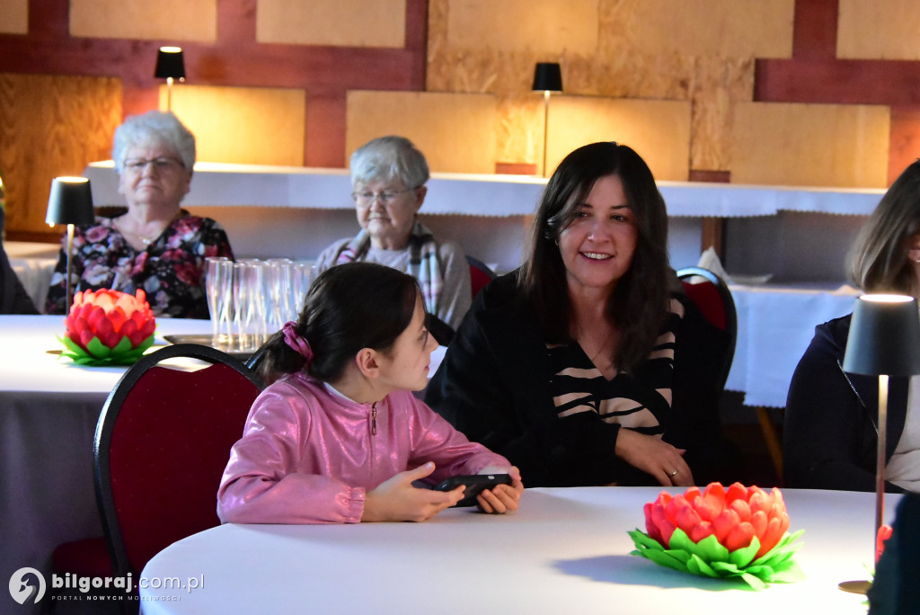 Teatr, kwiaty i wielkie serca. Gminny Dzień Kobiet w Tereszpolu