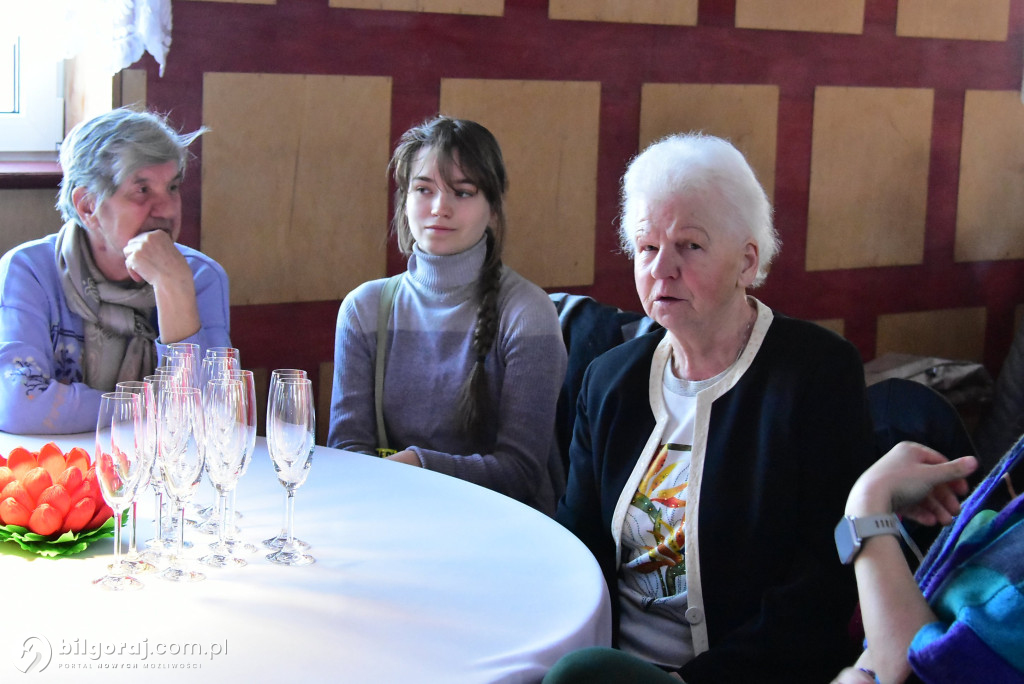 Teatr, kwiaty i wielkie serca. Gminny Dzień Kobiet w Tereszpolu