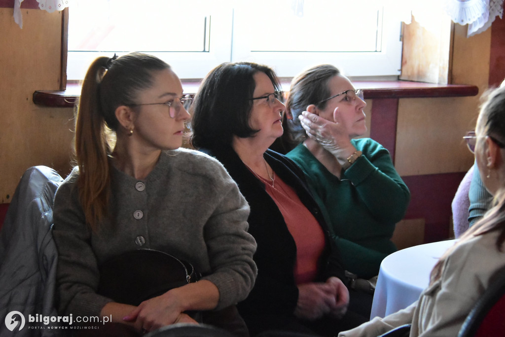 Teatr, kwiaty i wielkie serca. Gminny Dzień Kobiet w Tereszpolu