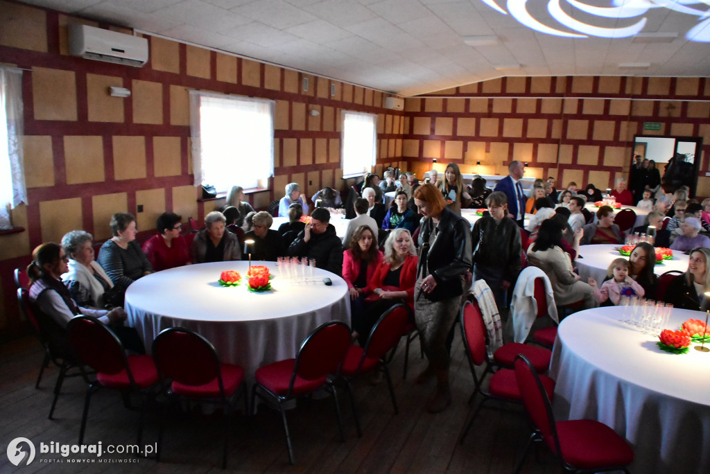 Teatr, kwiaty i wielkie serca. Gminny Dzień Kobiet w Tereszpolu