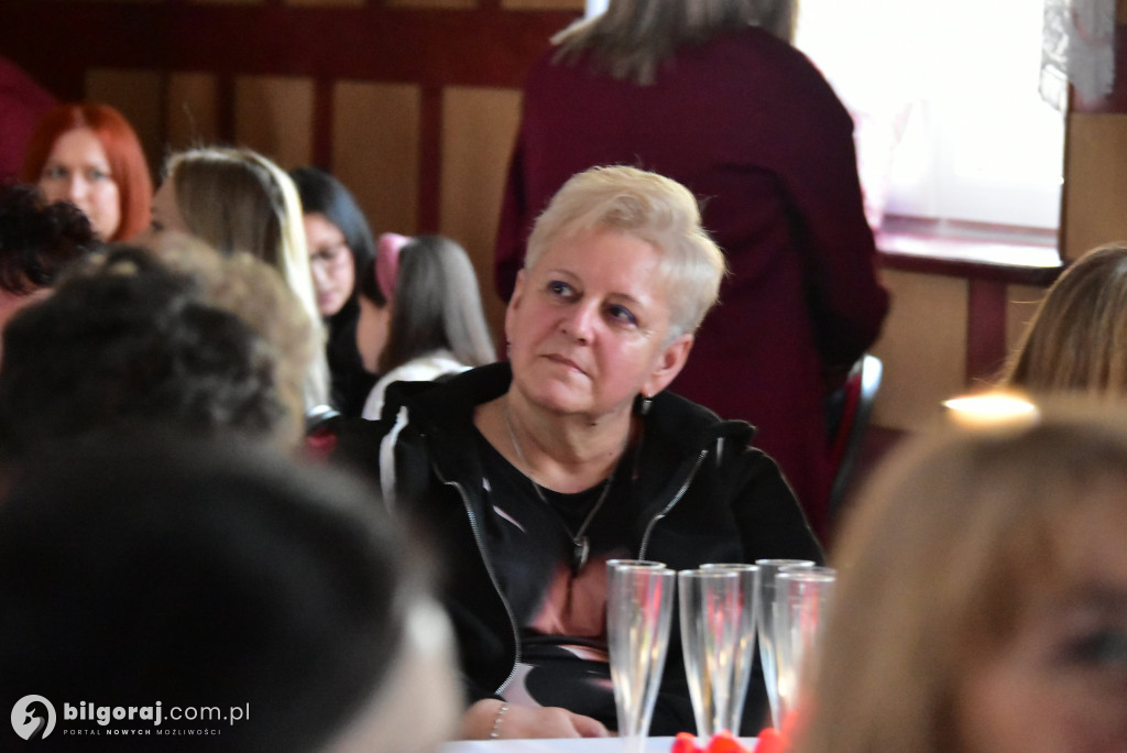 Teatr, kwiaty i wielkie serca. Gminny Dzień Kobiet w Tereszpolu