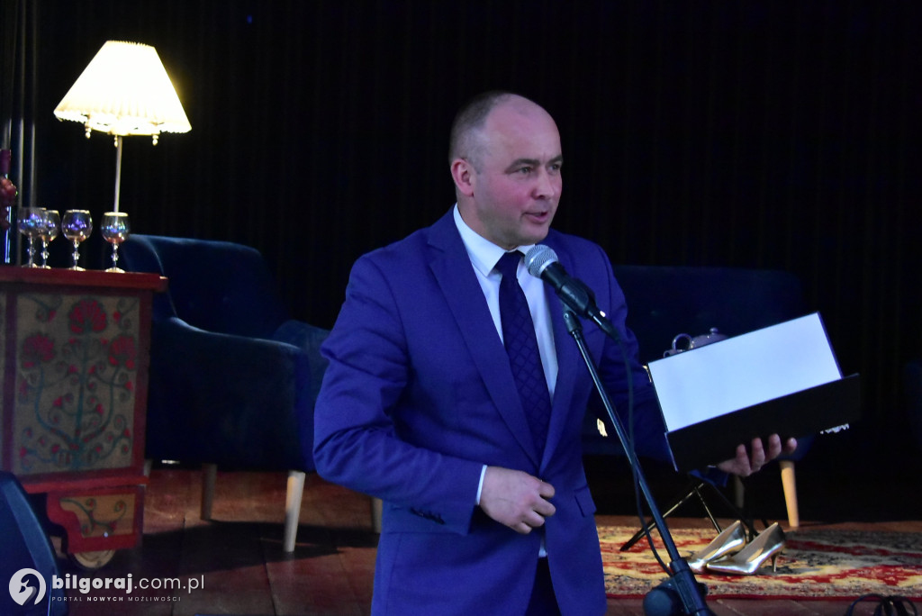 Teatr, kwiaty i wielkie serca. Gminny Dzień Kobiet w Tereszpolu