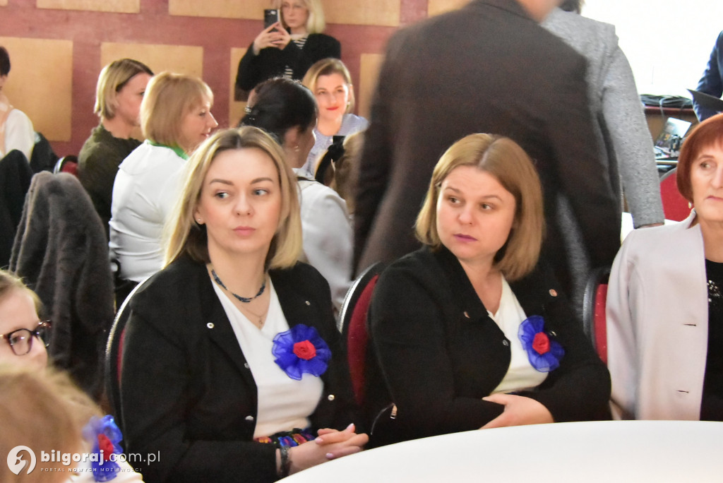 Teatr, kwiaty i wielkie serca. Gminny Dzień Kobiet w Tereszpolu