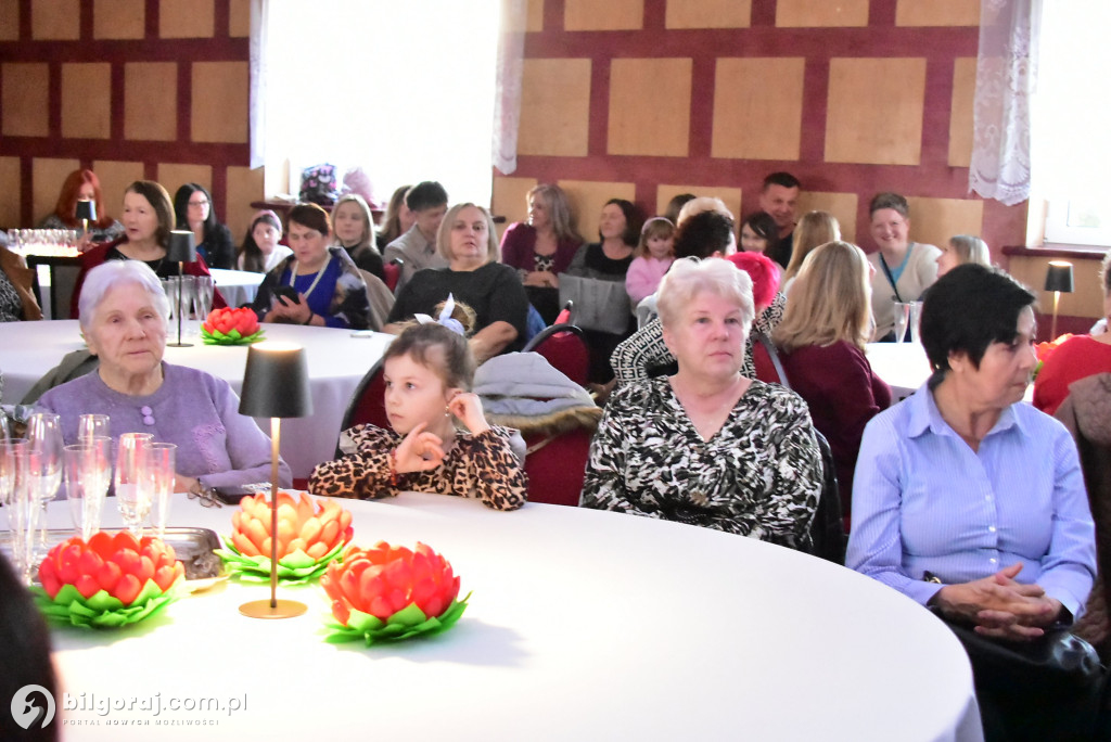 Teatr, kwiaty i wielkie serca. Gminny Dzień Kobiet w Tereszpolu