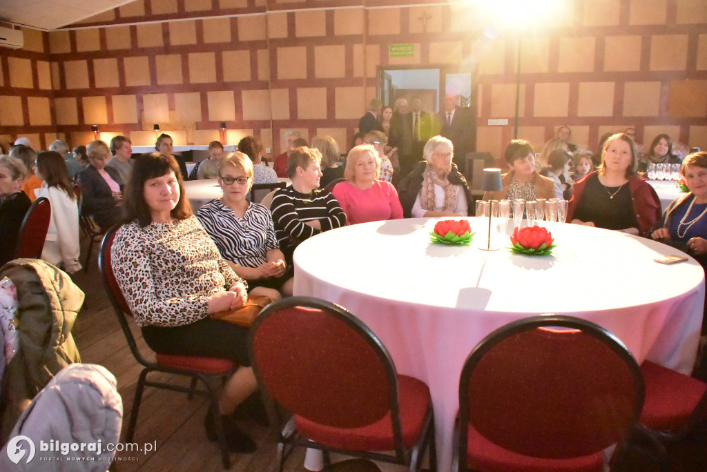 Teatr, kwiaty i wielkie serca. Gminny Dzień Kobiet w Tereszpolu