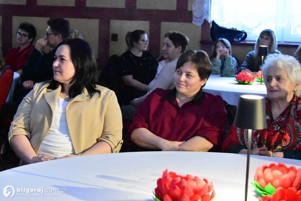 Teatr, kwiaty i wielkie serca. Gminny Dzień Kobiet w Tereszpolu