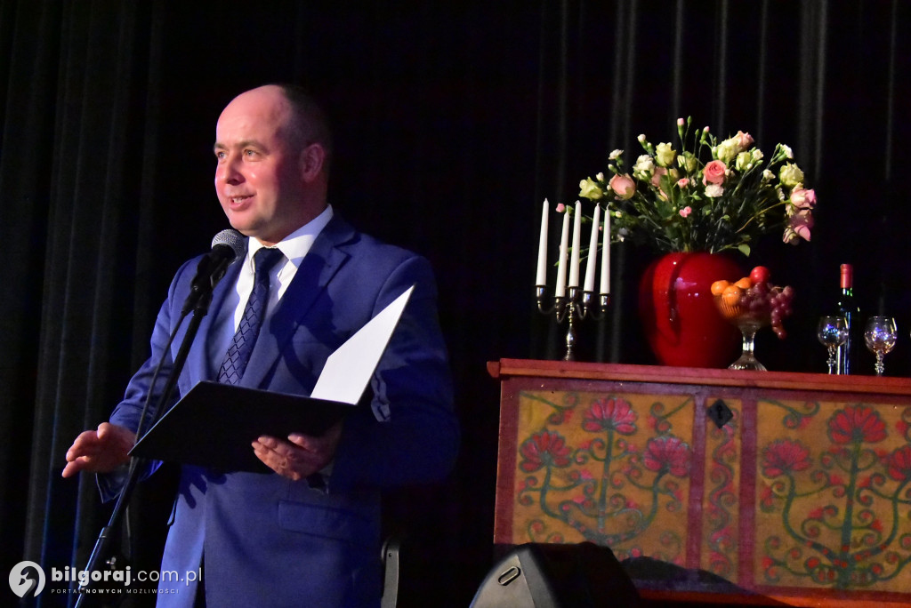 Teatr, kwiaty i wielkie serca. Gminny Dzień Kobiet w Tereszpolu