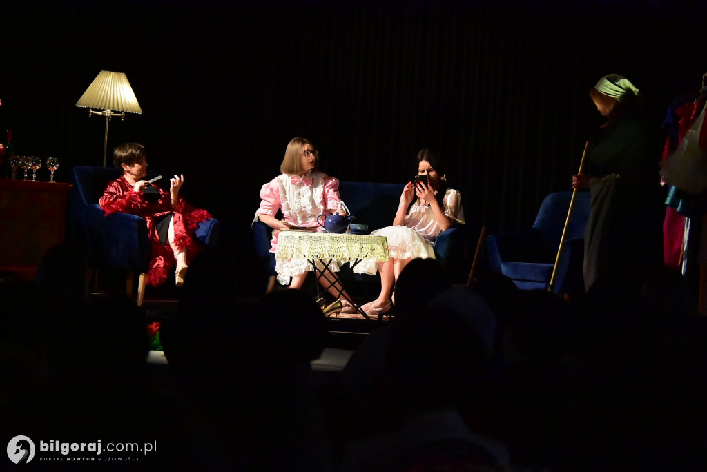 Teatr, kwiaty i wielkie serca. Gminny Dzień Kobiet w Tereszpolu