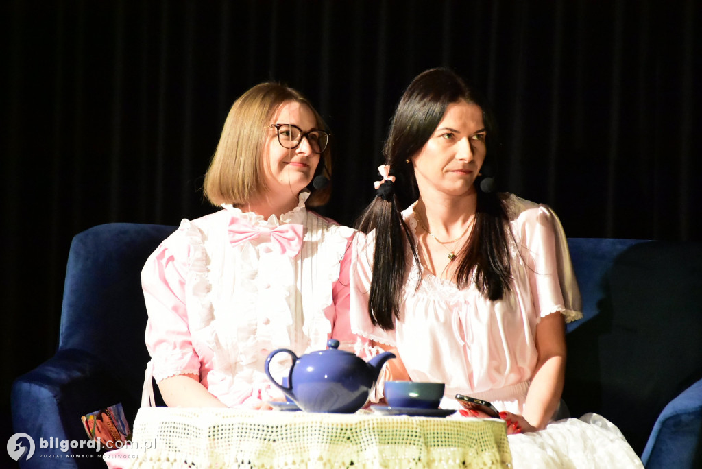 Teatr, kwiaty i wielkie serca. Gminny Dzień Kobiet w Tereszpolu