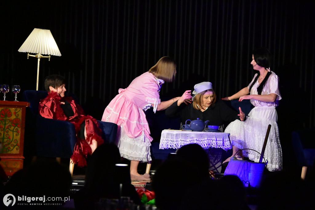 Teatr, kwiaty i wielkie serca. Gminny Dzień Kobiet w Tereszpolu