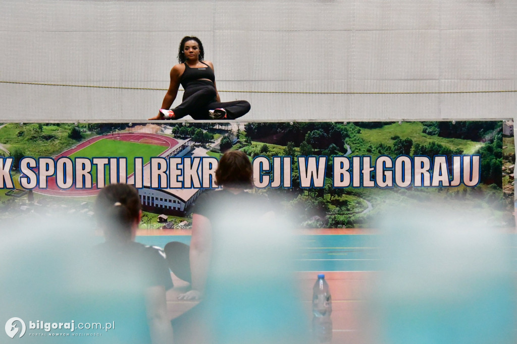 Sportowa energia i kobieca siła. Tak biłgorajanki świętowały w OSiR